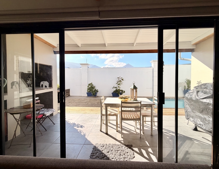 3 Bedroom Property for Sale in Sandbaai Western Cape